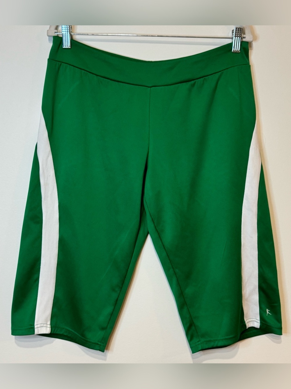 Danskin Now Green Long/Capri Athletic Shorts with White Side Panels Size L